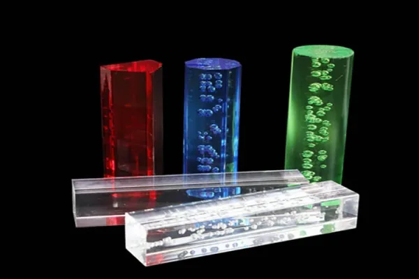 High-transparency clear and colored acrylic rods in various shapes for custom B2B applications